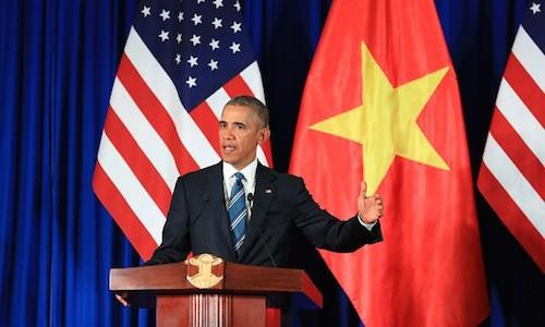 Vụ Mỹ hủy lệnh cấm bán vũ khí cho Việt Nam 'quạt nóng' tình hình Biển Đông