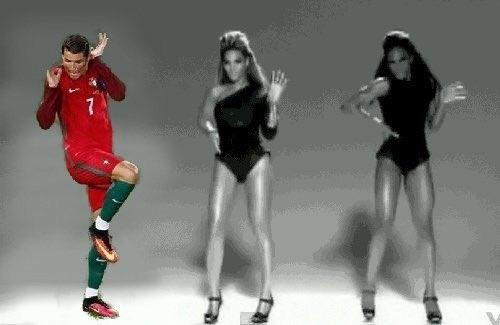 Ronaldo bị dân mạng chế nhạo bằng loạt ảnh Photoshop