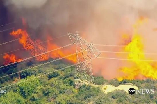Cháy rừng lan rộng ở miền nam California