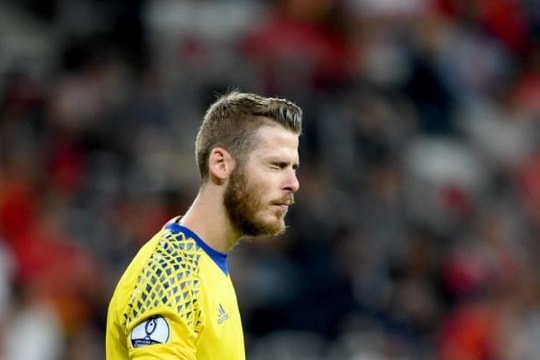 Bị 'ném đá' tơi tả, De Gea vẫn được HLV del Bosque bảo vệ