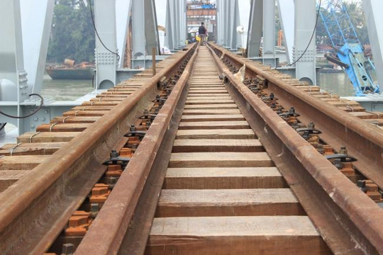Sắp hoàn thành cầu Ghềnh, thông đường sắt Bắc – Nam