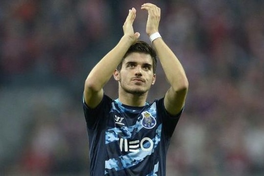 Man United và Liverpool đại chiến vì tiền vệ Porto