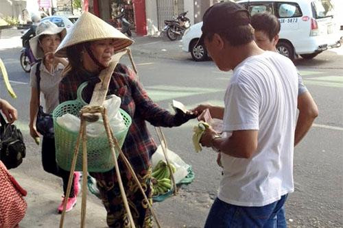 Khách Trung Quốc ngang nhiên đòi tiêu nhân dân tệ trên lãnh thổ Việt Nam