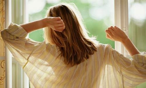 5 thói quen buổi sáng giúp bạn gái bắt đầu ngày mới tràn đầy sức sống