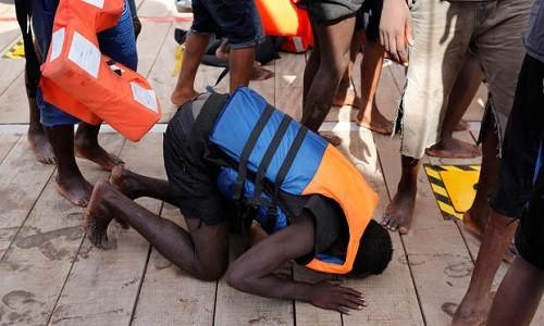 Italia: Hơn 200 thi thể được tìm thấy trên một con tàu ở Địa Trung Hải