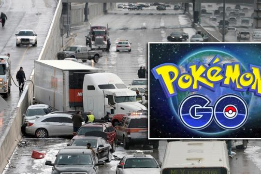 Gây tai nạn vì dừng ô tô giữa đường cao tốc để bắt Pokemon