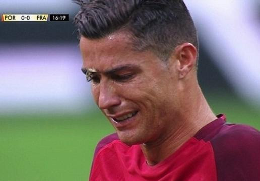 Bồ Đào Nha vô địch nhờ con bướm an ủi Ronaldo và Vua bóng đá Pele