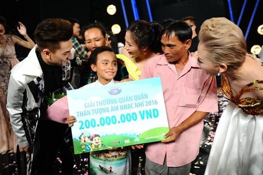 'Cậu bé hát đám cưới' Hồ Văn Cường trở thành quán quân Vietnam Idol Kids 