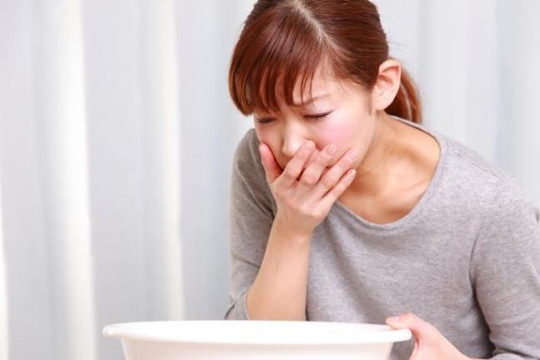 Cúm dạ dày do virus và ngộ độc do thực phẩm có giống nhau không?