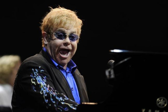 Dù bưng bít, vụ lạm dụng tình dục của Elton John vẫn bị phanh phui 