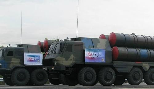 Nga tiếp tục chuyển giao hệ thống phòng không S-300 cho Iran