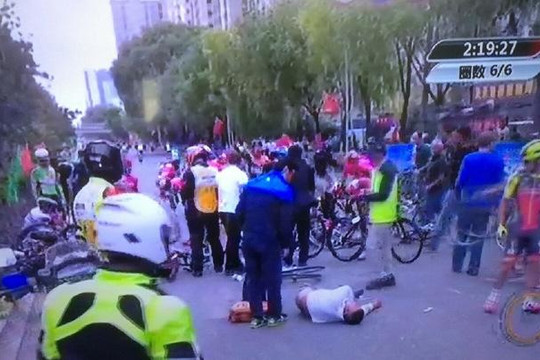 Bị cảnh sát bắt vì lao vào đoàn đua xe đạp gây tai nạn kinh hoàng