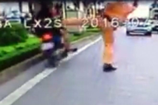Luật sư nói gì về video CSGT Hà Nội 'chặn bắt' người vi phạm
