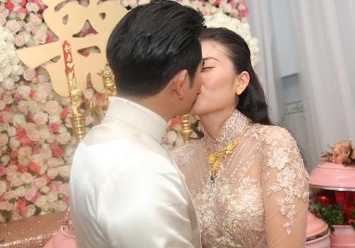 Ngọc Lan khóc nghẹn trong ngày cưới với Thanh Bình 