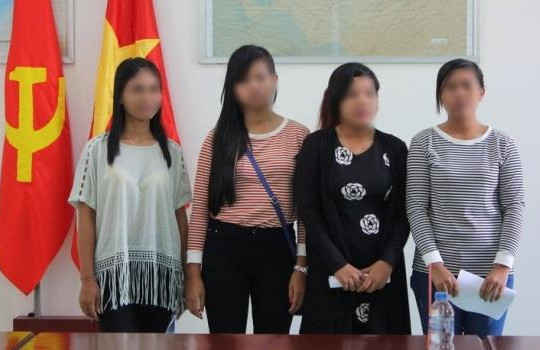 4 phụ nữ bị bán qua Campuchia được trao trả về Việt Nam