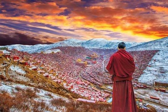 Hình ảnh đẹp của học viện Phật giáo Tây Tạng trước khi bị tháo dỡ