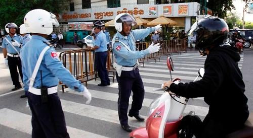 Sếp cảnh sát giao thông Campuchia bị lính tố cáo tham nhũng