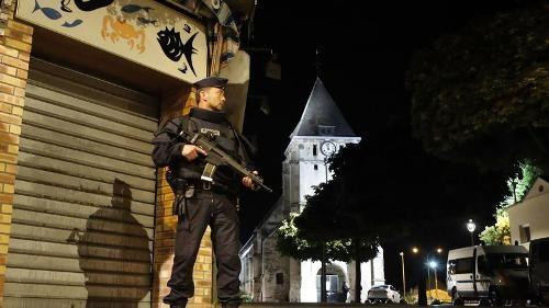 Thủ tướng Pháp kêu gọi đoàn kết sau vụ bắt con tin, giết linh mục