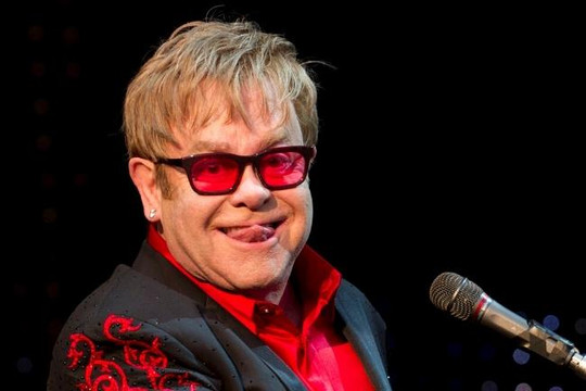 Elton John phải chi 1 triệu USD để 'giấu nhẹm' vụ quấy rối tình dục 
