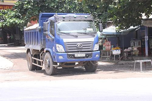 Đà Nẵng: Chặn đoàn xe tải gây bụi, dân bị dọa đánh?