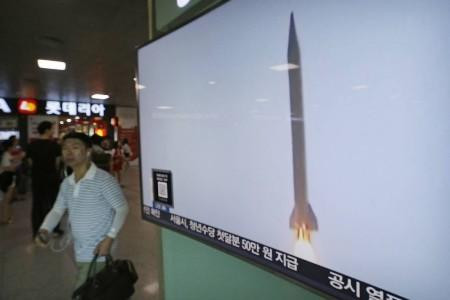 Tên lửa Triều Tiên rơi xuống vùng đặc quyền kinh tế của Nhật