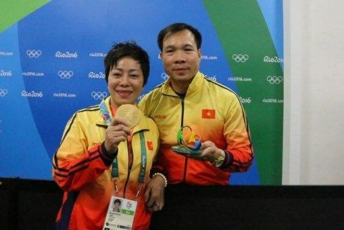 Tâm sự 'vỡ òa' của thầy Hoàng Xuân Vinh khi học trò giành HCV Olympic