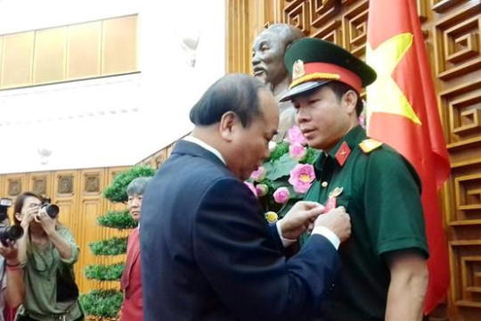 Thủ tướng trao Huân chương Lao động hạng nhất cho xạ thủ Vinh