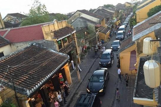Thủ tướng xin lỗi người dân về đoàn xe công đi vào phố cổ Hội An
