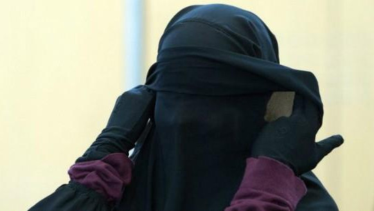 Bộ trưởng Nội vụ Đức đòi cấm phụ nữ Hồi giáo mặc trang phục kín người