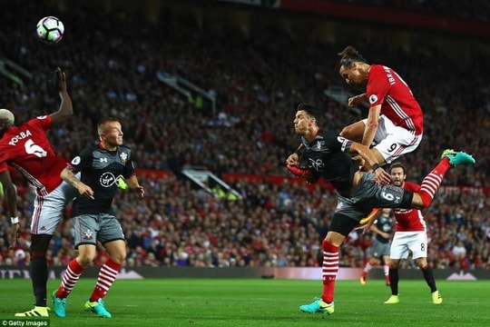 Clip: Man Utd dù thắng, ngôi đầu chưa yên