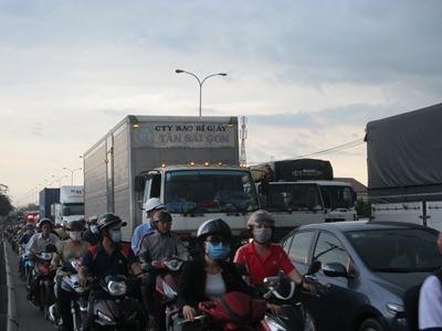 Vụ va chạm liên hoàn, cầu Bình Thuận tê liệt nhiều giờ