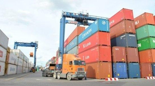 Xử lý hàng trăm container tồn đọng tại cảng Cát Lái