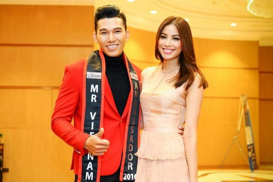 Phạm Hương chúc mừng Ngọc Tình trở thành Mister Universal Ambassador 2016