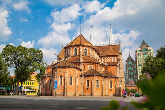 Những công trình kiến trúc Pháp cổ ấn tượng tại Sài Gòn