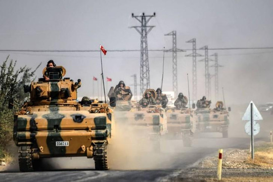 Xe tăng Thổ Nhĩ Kỳ tiếp tục tràn qua biên giới Syria