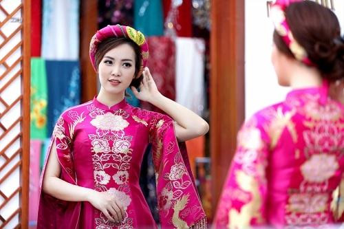 Á hậu Thụy Vân đi chọn váy làm MC 'Hoa hậu Việt Nam 2016'