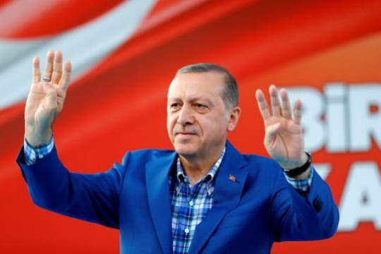 Sau khi cho quân vượt biên giới Syria, Tổng thống Erdogan thề tiêu diệt sạch bọn khủng bố