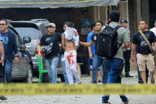 Bom không phát nổ trong vụ tấn công linh mục tại Indonesia