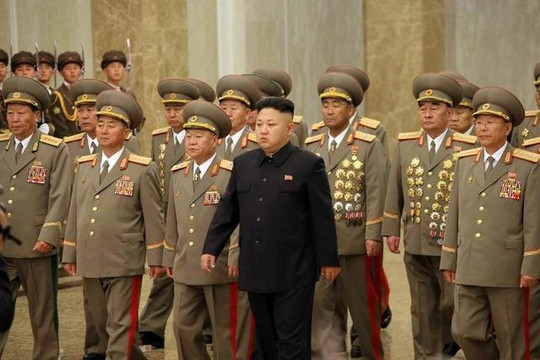 Kim Jong-un xử tử 2 quan chức bằng súng phòng không