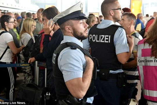 Nghi ngờ có bom, Đức sơ tán hành khách tại sân bay Frankfurt