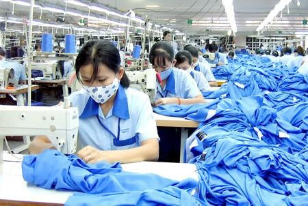 Việt Nam đừng mừng nếu làm công xưởng cho thế giới