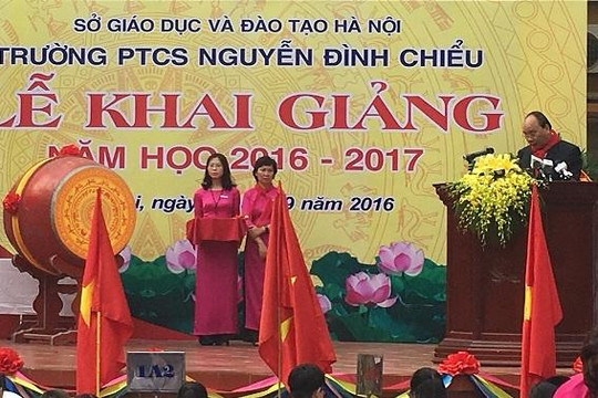 Thủ tướng Nguyễn Xuân Phúc dự lễ khai giảng tại trường Nguyễn Đình Chiểu