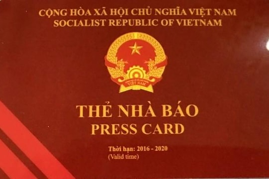 4 nhà báo bị thu hồi thẻ