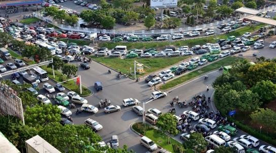 Doanh nghiệp phản đối cấm xe lưu thông quanh sân bay Tân Sơn Nhất 