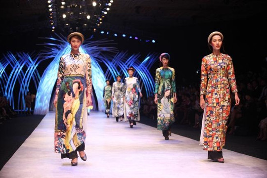 NTK Công Trí và Thủy Nguyễn mang thời trang Việt đến Úc 