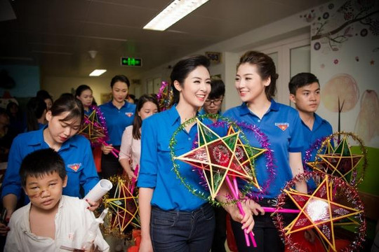 Hoa hậu Ngọc Hân, Tú Anh cùng dàn người đẹp làm đèn trung thu cho trẻ em