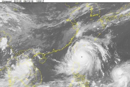 Siêu bão gần Biển Đông, biển động dữ dội