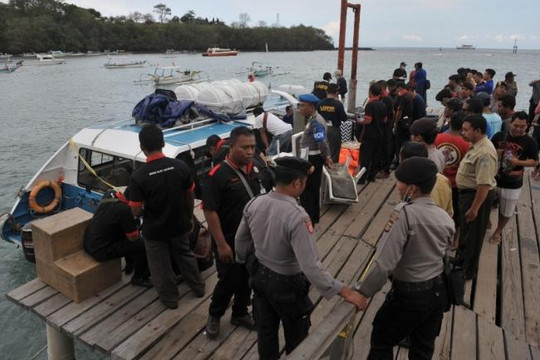 Nổ tàu du lịch tại Indonesia, 2 người thiệt mạng