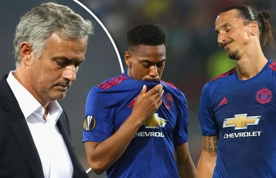 Fan Man United đòi sa thải Mourinho sau trận thua Feyenoord