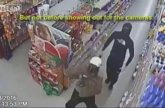 Hai tên cướp nhảy nhót trước camera thách thức cảnh sát